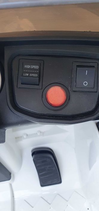 Moni Акумулаторен джип Mercedes GLC 63 S, Бял