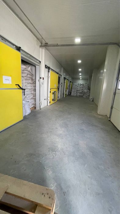 Xolodilnik, sklad sotiladi