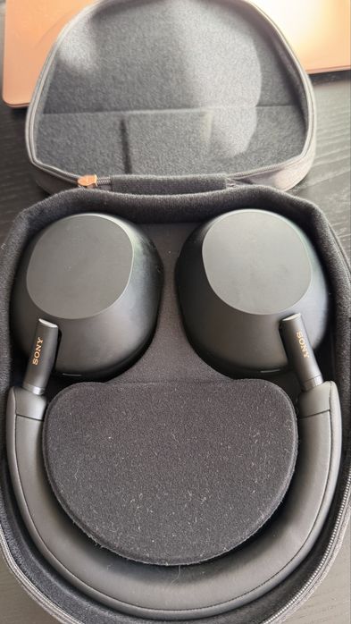 Casti Sony XM5 - noise cancelling