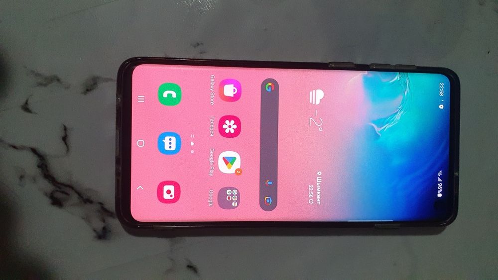 Samsung S10 в хорошем состояний