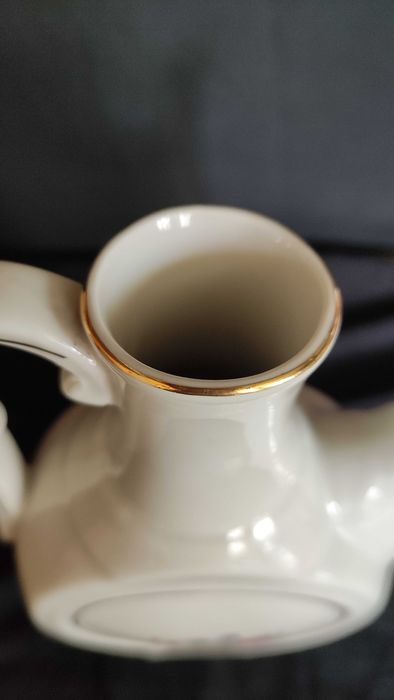 Българска порцеланова каничка на "Китка"