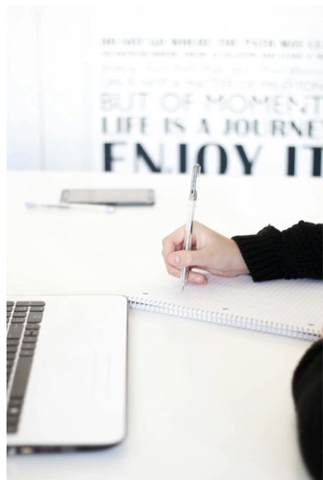 Журналист. Писатель. Редактор. Корректировщик текста.