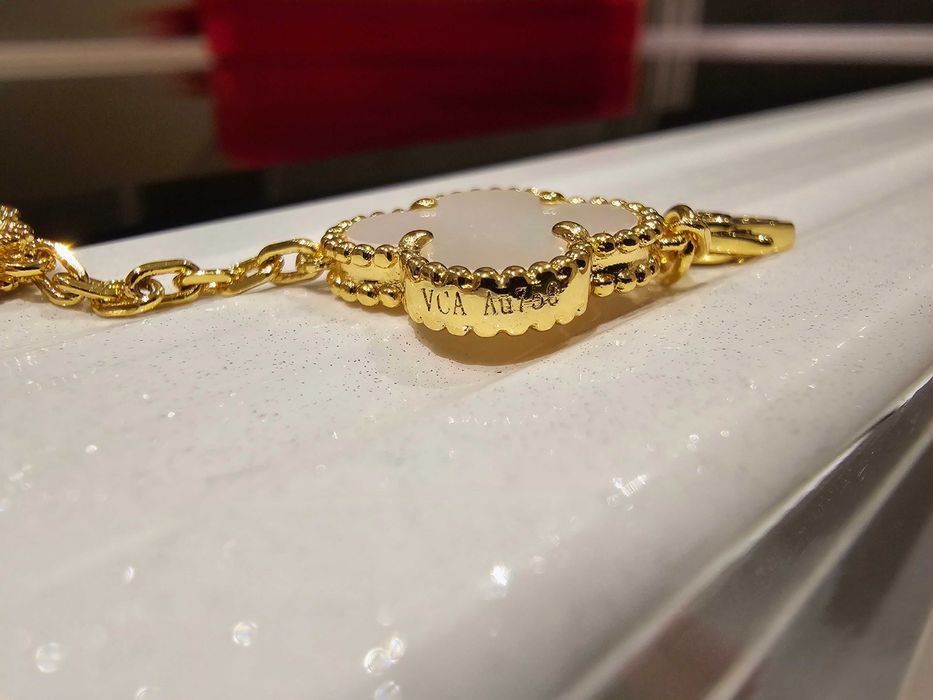 Van Cleef & Arpels VCA 5 Gold Mother Diamond Alhambra Дамска Гривна