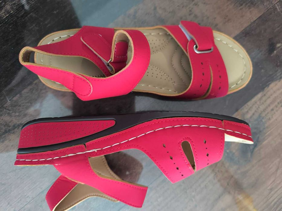 сандали червени 40 номер