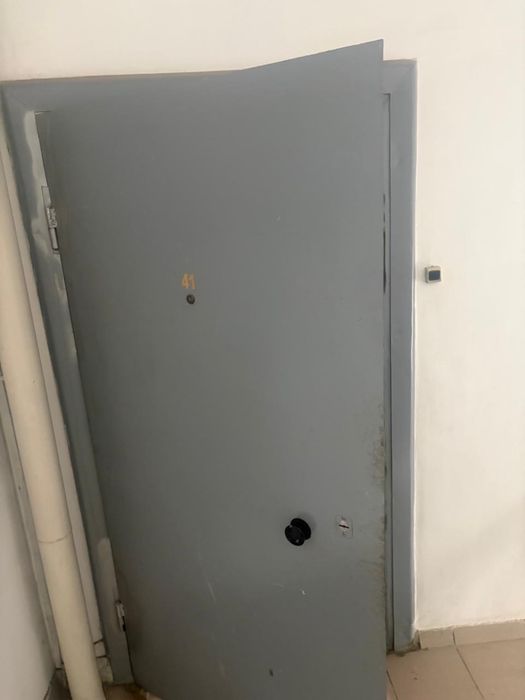 Продам железную входную дверь