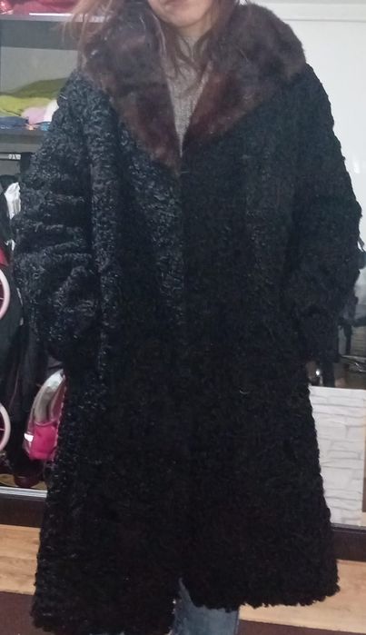 Blana naturala astrahan cu guler de vulpe