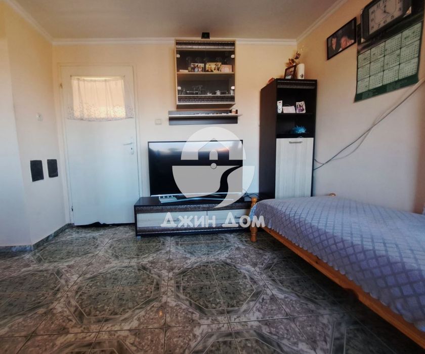 Двуетажна къща с 6 спални и гледка ПЛАНИНА в с. Черноград