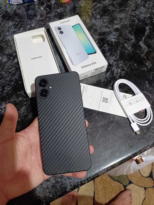 Самсунг а06   4/64гб