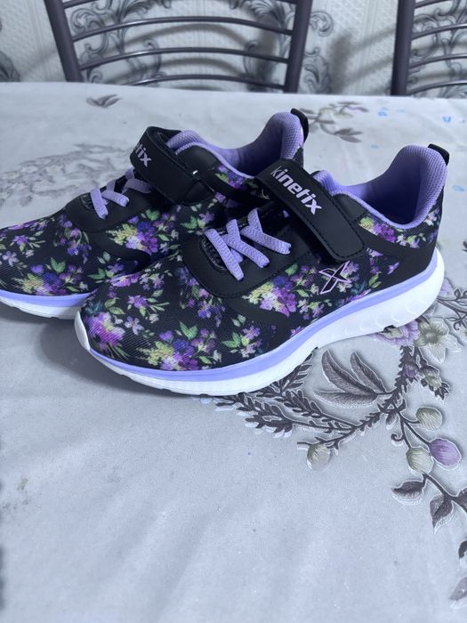 Красовки  подросковые Kinetix 36 р новые