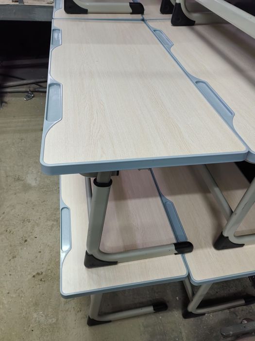 Продается парта со 2 стульями