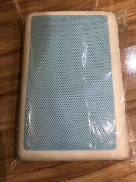 Подушка ортопедическая из латекса.