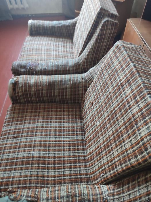 Продам два кресла и диван