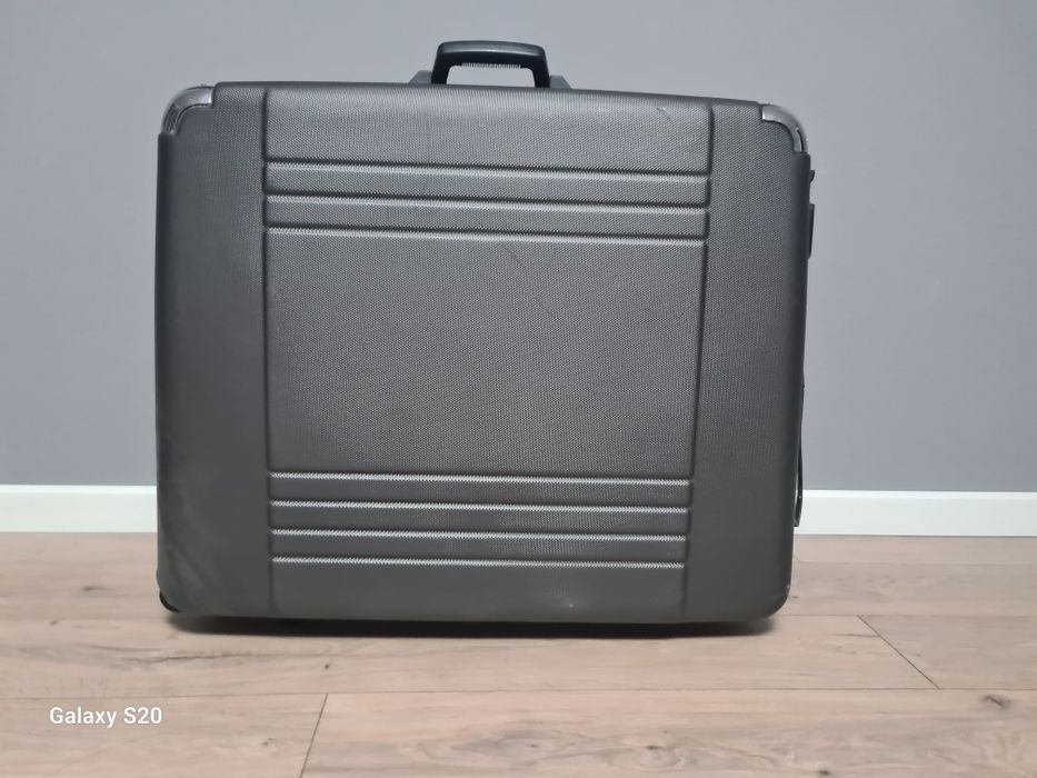 Чемодан для путешествия и более..
