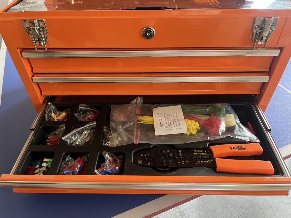 Avtomobil uchun asboblar