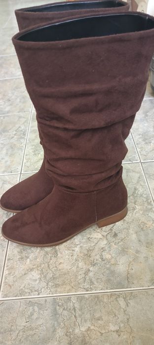 Кафяви велурени ботуши