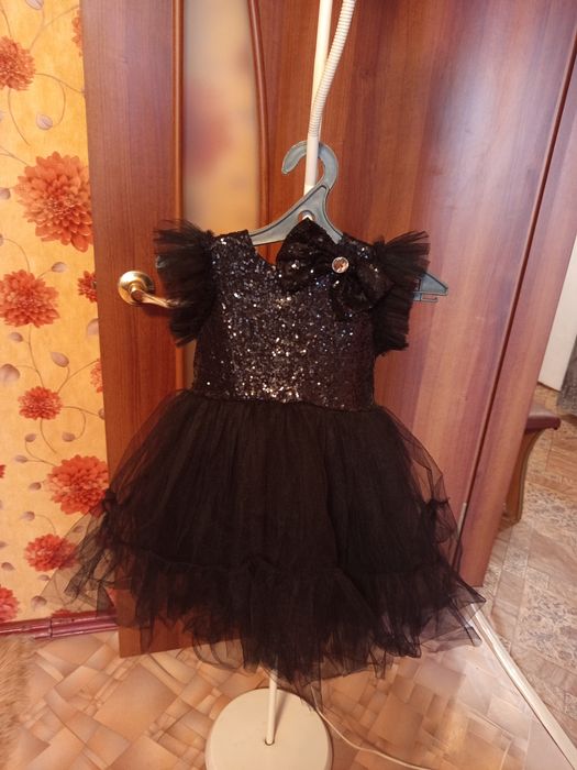 Платье нарядное на девочку 3-4 года