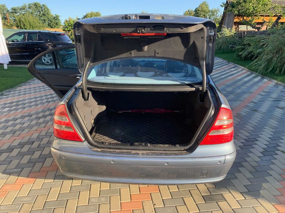 Mercedes E220 automat