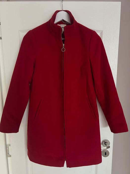 Красиво дамско палто в червено – почти ново