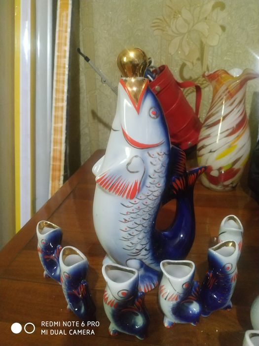 Продаётся цветное стекло , хрусталь ваза