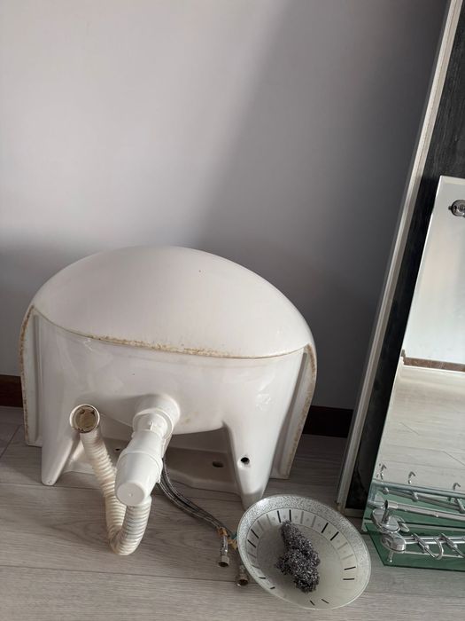 продам раковину с тумбочкой