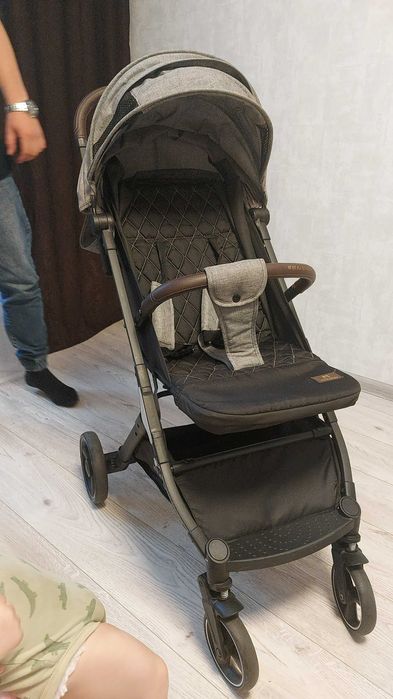 Продам прогулочную коляску