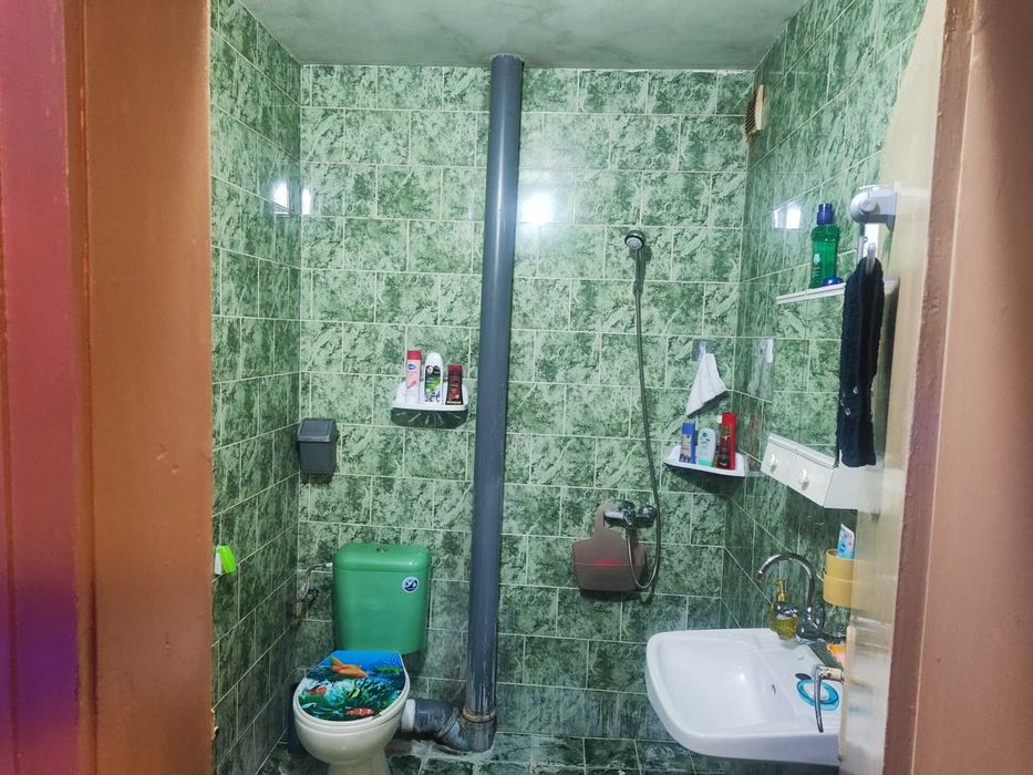 ЕРА МАКС Ямбол продава двустаен апартамент в идеалния център на града.