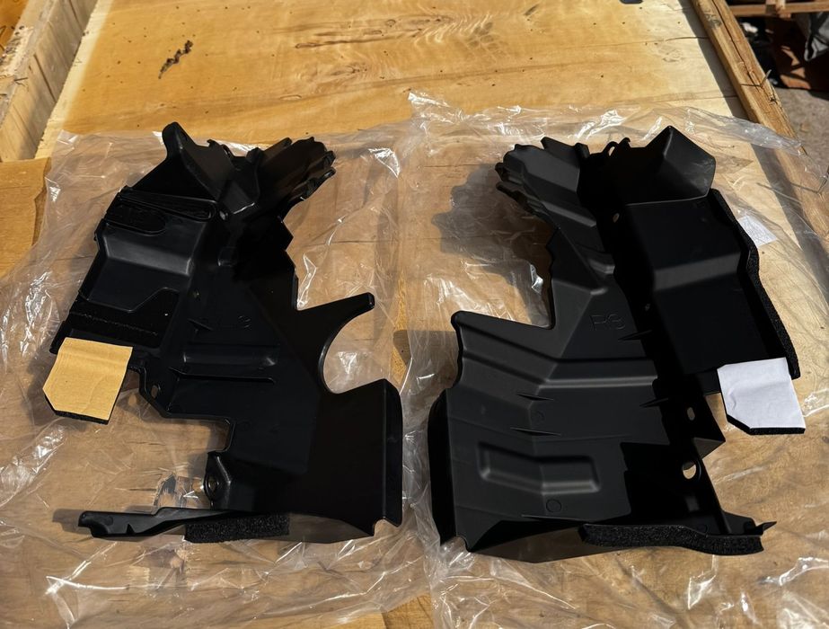 Дефлектор радиатора на Land Cruiser 200