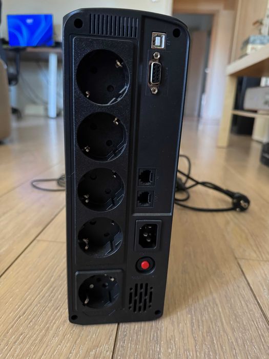 UPS CyberPower VP1600ELCD 1600VA (garantie Emag)