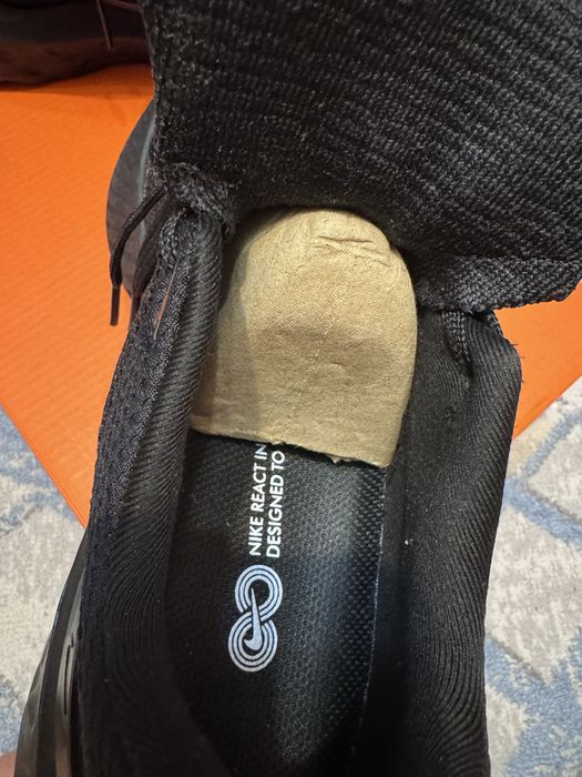 Продам кроссовки Nike