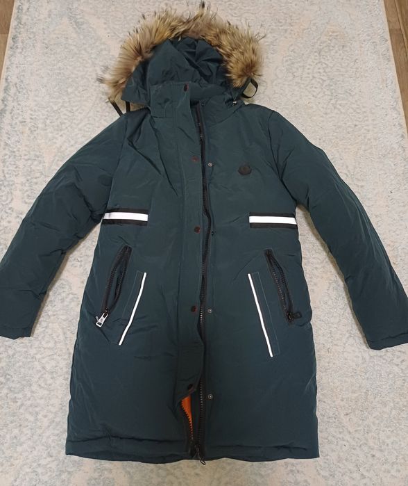 Продам куртку для девочки