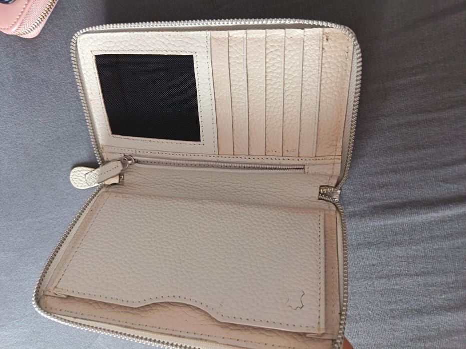 Vând doua  portofele