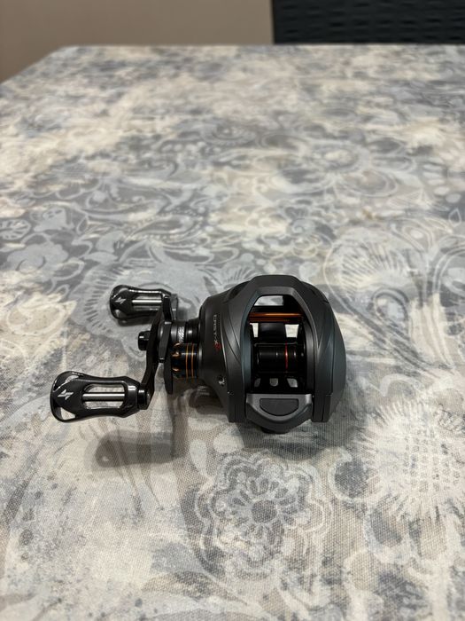 Чисто нова мултипликаторна макара(бейткастър)