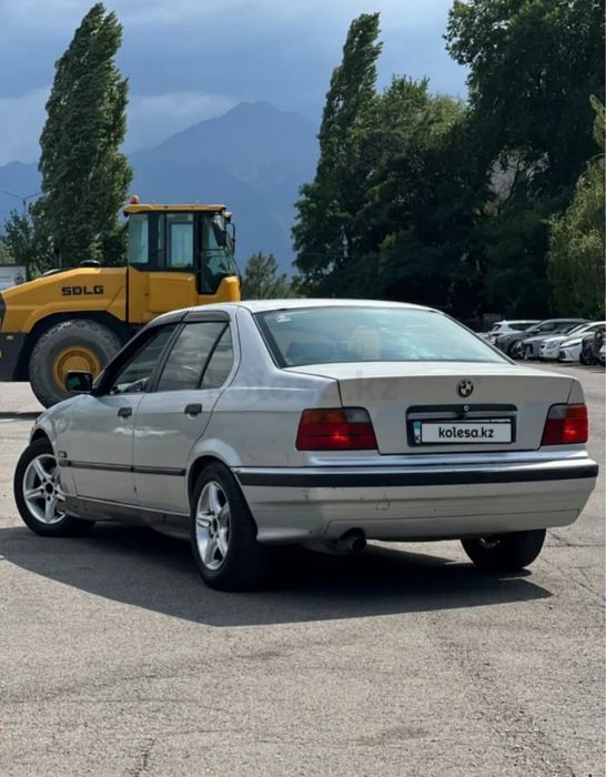 Продам BMW 320 в хорошем состоянии