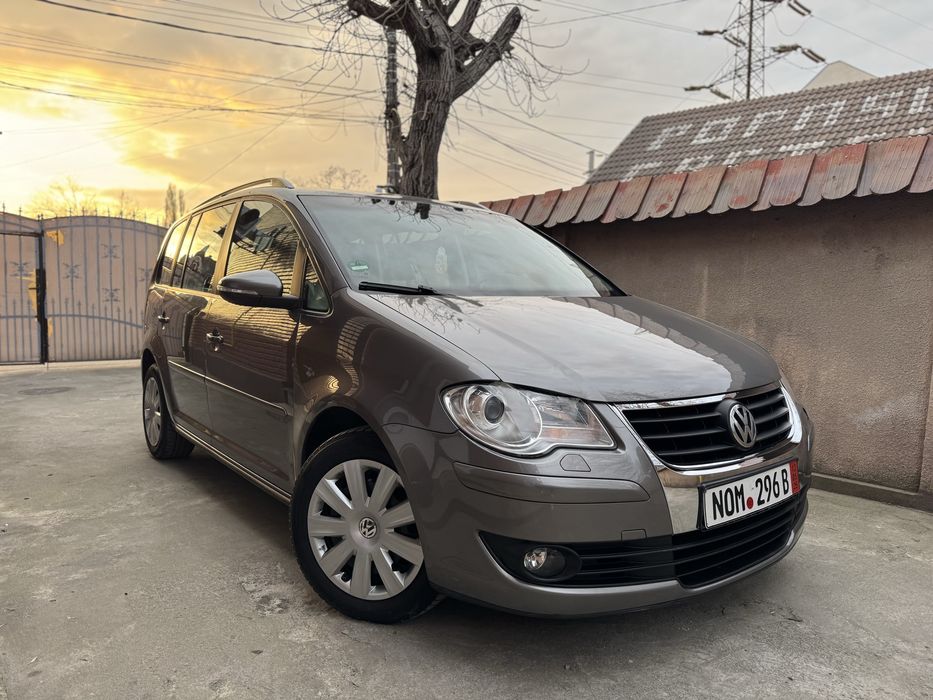 Touran 2011 1.9 TDI  hig line  carte servis /la zi