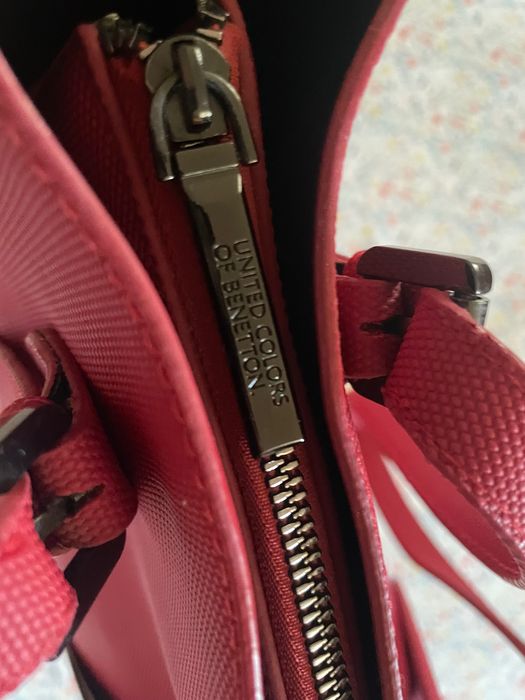 Червена чанта за рамо United colors of Benetton