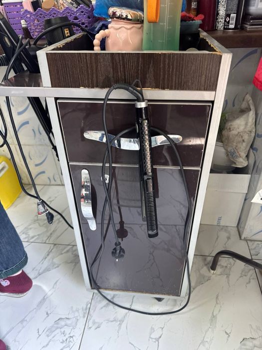 Сартарошхона учун Кресло ва мойка сотилади. Для салонов красПродается!