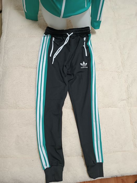 Trening complet Adidas 2 modele, unul de femei unul bărbați