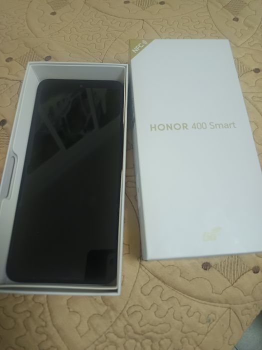 Vând Honor 400 Smart