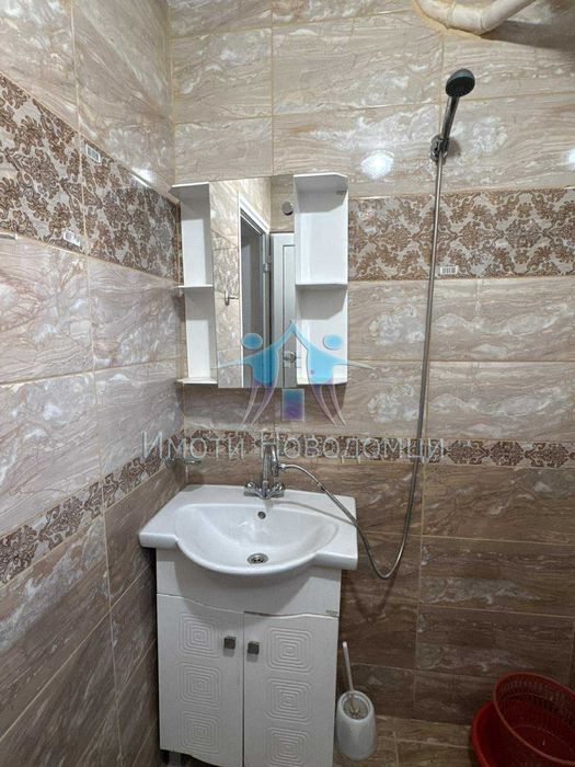 Продава се тухлен етаж от къща, в гр.Шумен, кв. Втори корпус