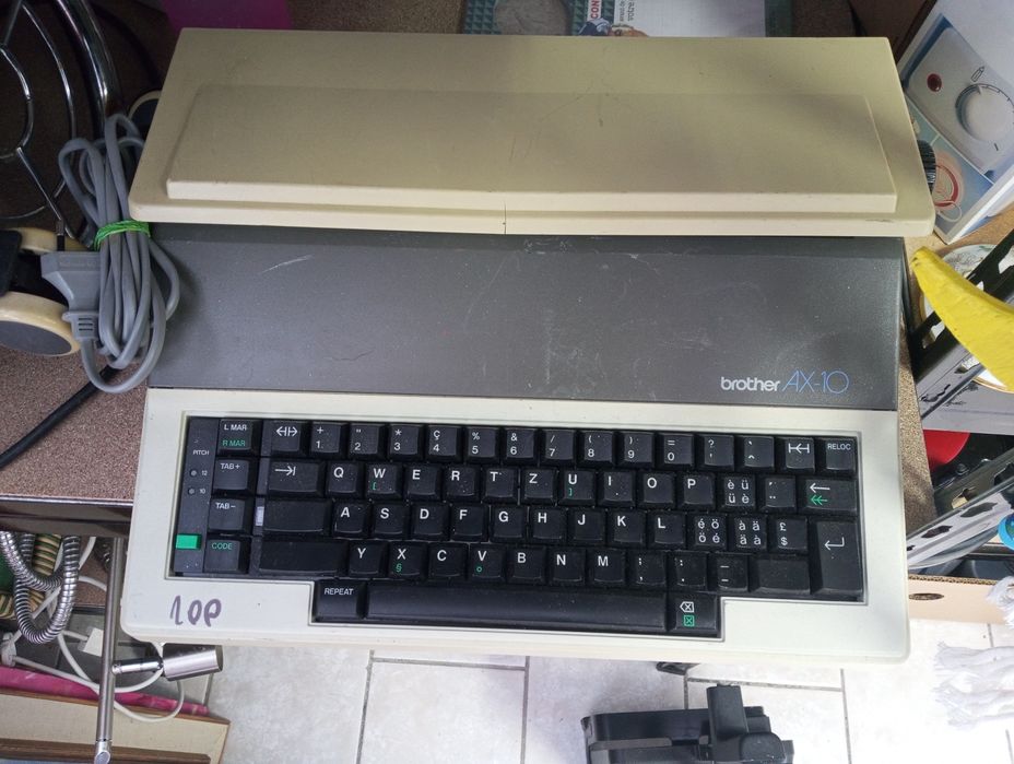 Mașină de scris Brother ax-10