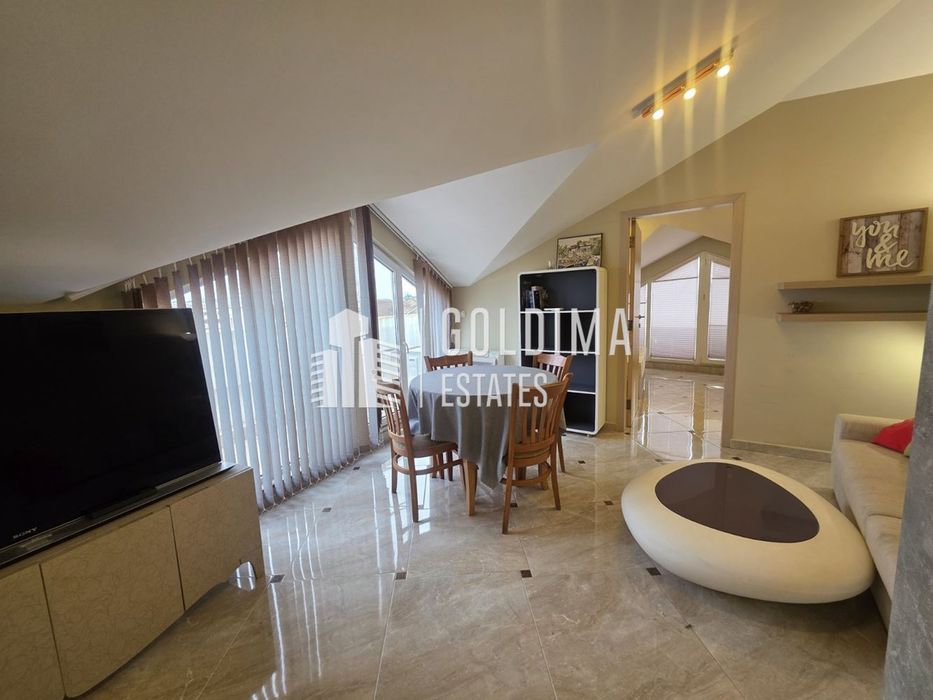 Обзаведен двустаен апартамент в супер центъра на гр. Бургас