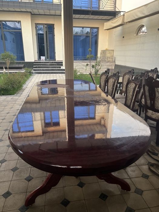 Stol va stullari bilan