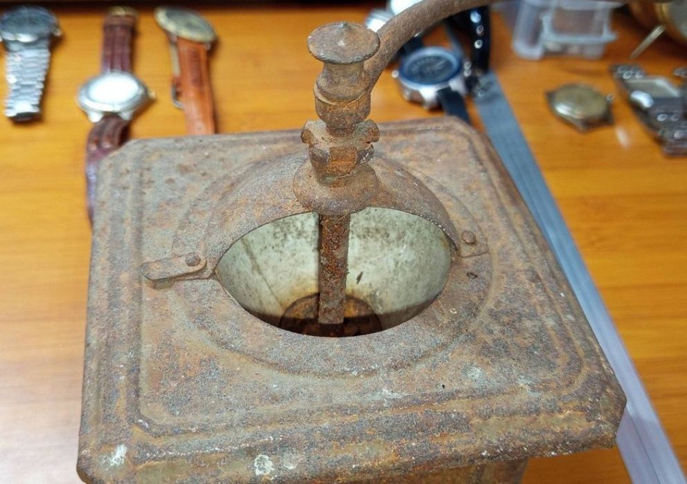 Râșniță veche pentru măcinat,anii 1900, încă funcționează