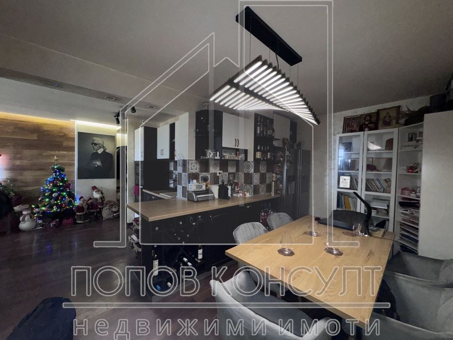 Продава се Тристаен апартамент в Пловдив, Съдийски - 85 кв.м за 1589 €/кв.м - Снимка #1