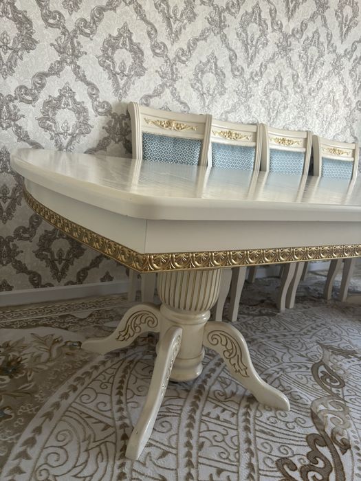 Продается стол деревянный