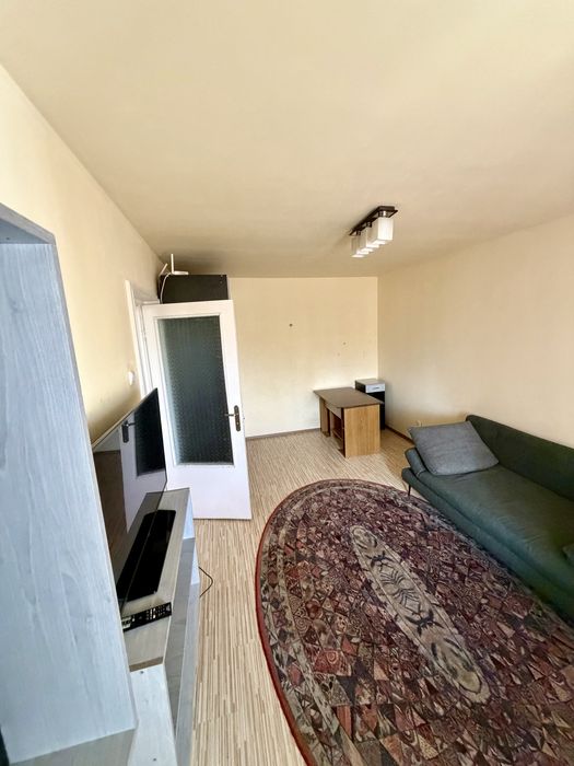 Închiriez apartament 2 camere, decomandat Dambu (zona Darina, scoala)