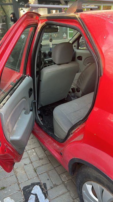 Vând Dacia Logan