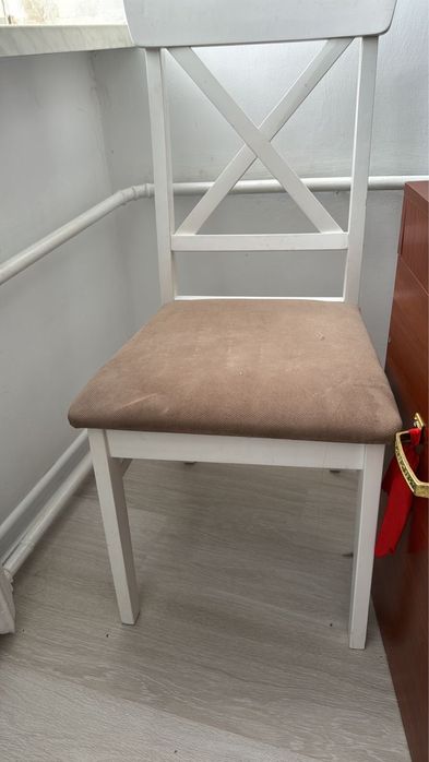 Стол и стулья продается