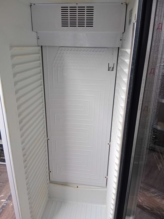 Витринный холодильник продам