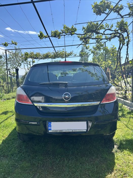 Opel Astra H 1.6 benzinǎ